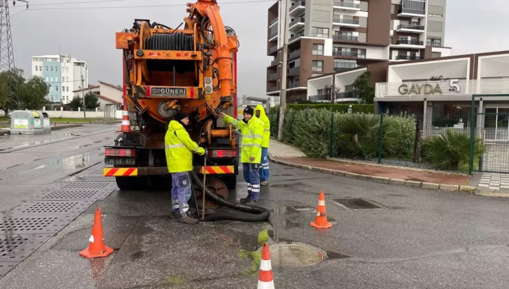 İzmir’de Yağış Alarmı: Ekipler Seferber Oldu!