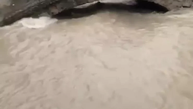 Çeşme’de Sağanak Yağış Hayatı Felç Etti!