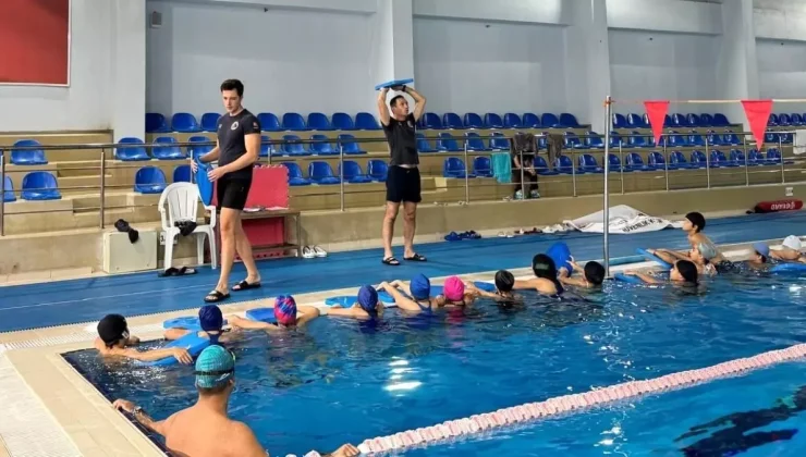 İzmir’de Çocuklara Yüzme Eğitimi Başladı!