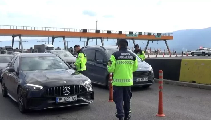 Otoyol Jandarması İzmir’de Güvenliği Sağlıyor!