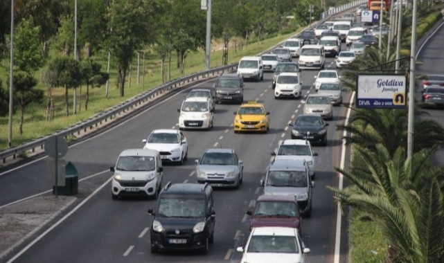 İzmir’de Taşıt Kaydı %7,1 Arttı: 157 Bin Yeni Araç!