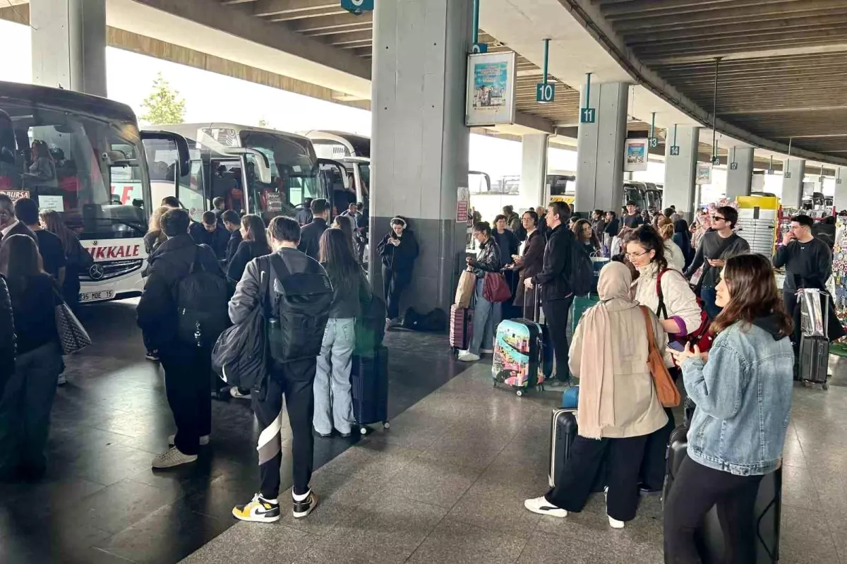 İzmir Otogarı’nda Ramazan Bayramı Yoğunluğu!