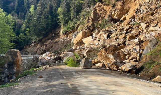 Giresun’da Heyelan, Ulaşım Engellendi!