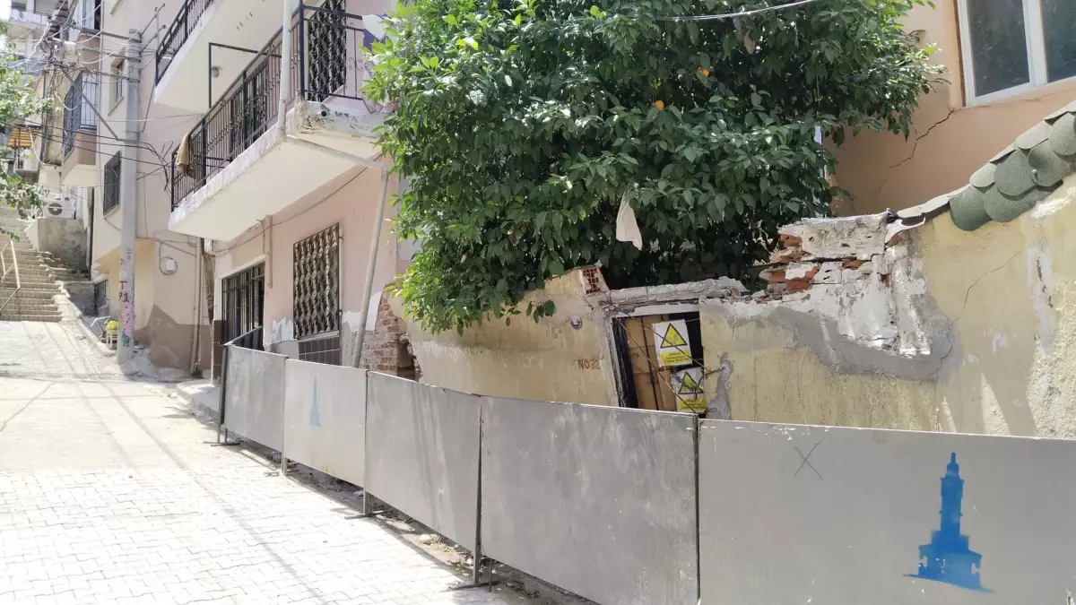 İzmir’de Tünel İnşaatı Evleri Yerle Bir Etti!