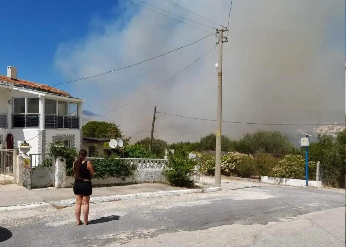 Çeşme’de Yangın: Yazlık Evler Boşaltılıyor!