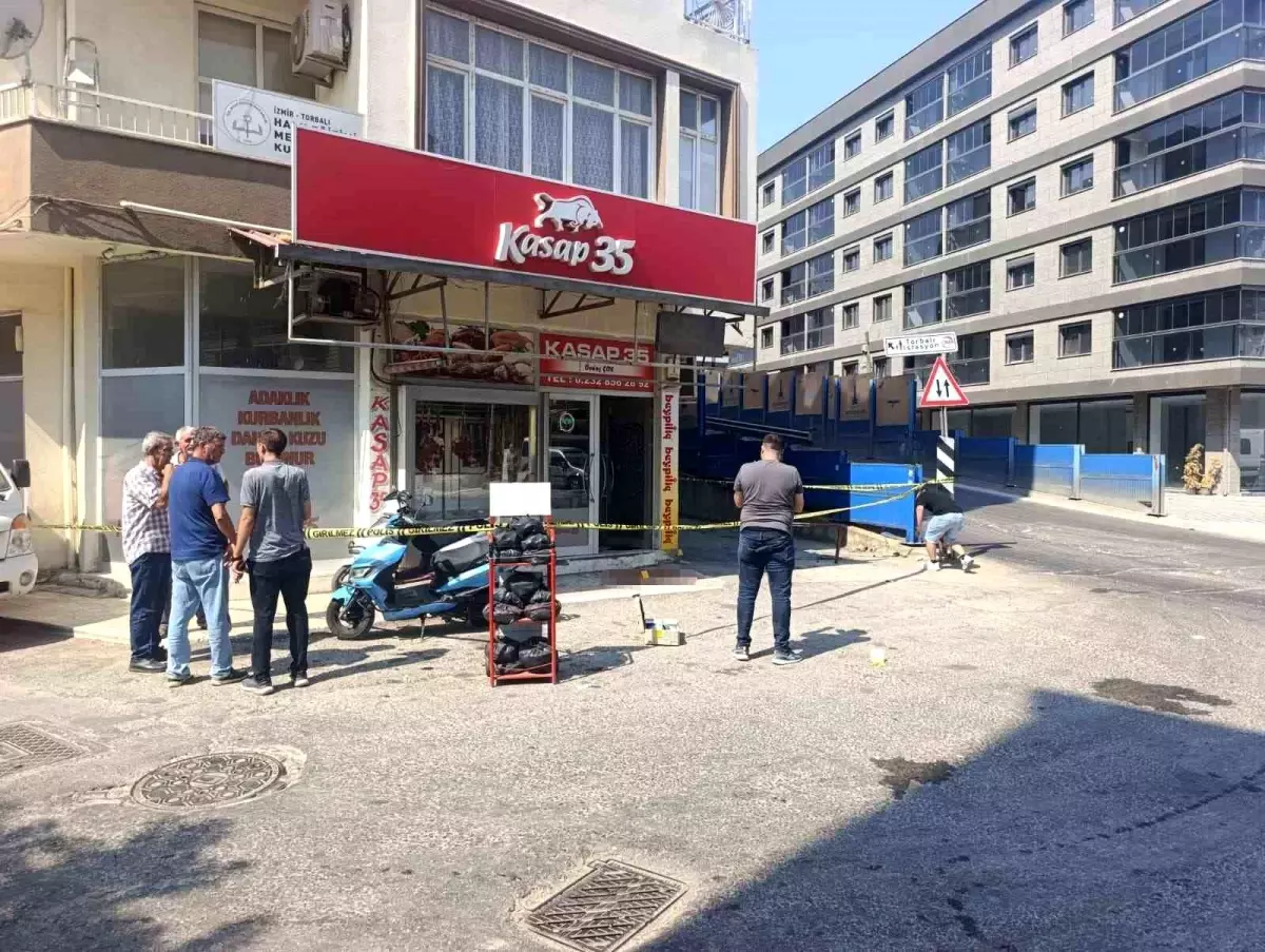 İzmir’de Bıçaklı Kavga: 2 Yaralı, 1 Gözaltı!