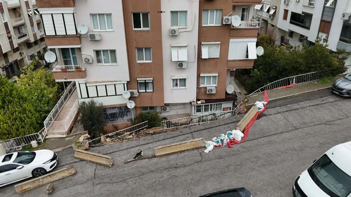 İzmir’de Çöken Duvar İçin Hala Çözüm Yok!