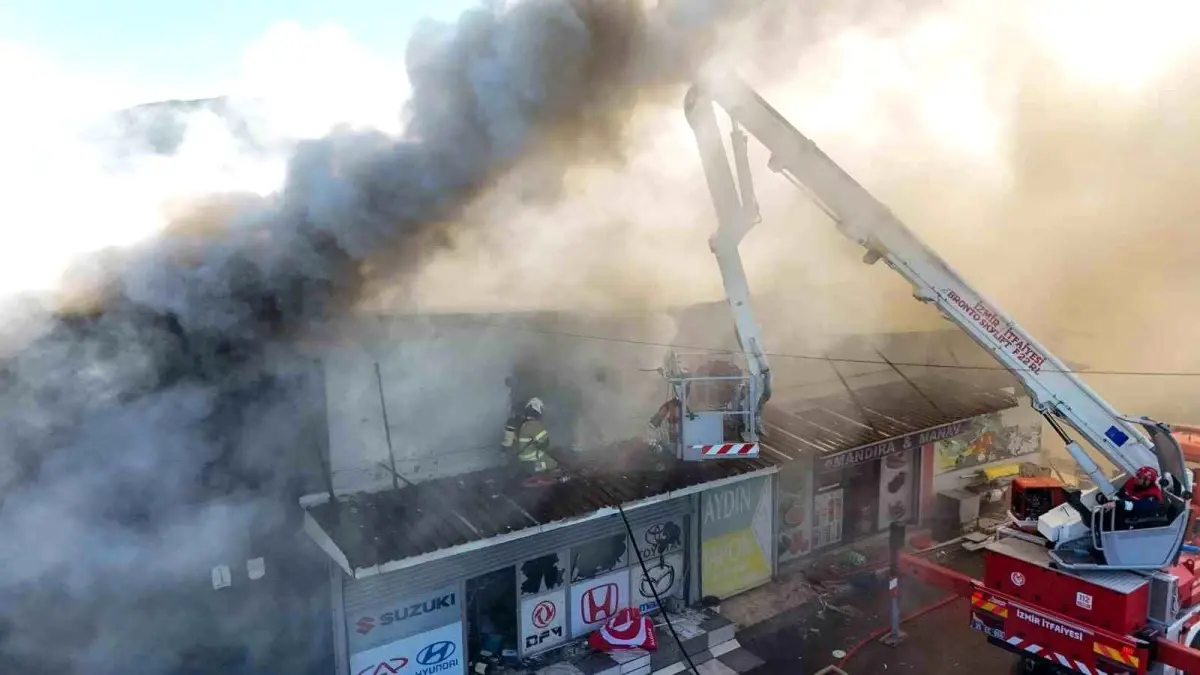 Buca’da Yangın Paniği: 3 Dükkan Zarar Gördü!