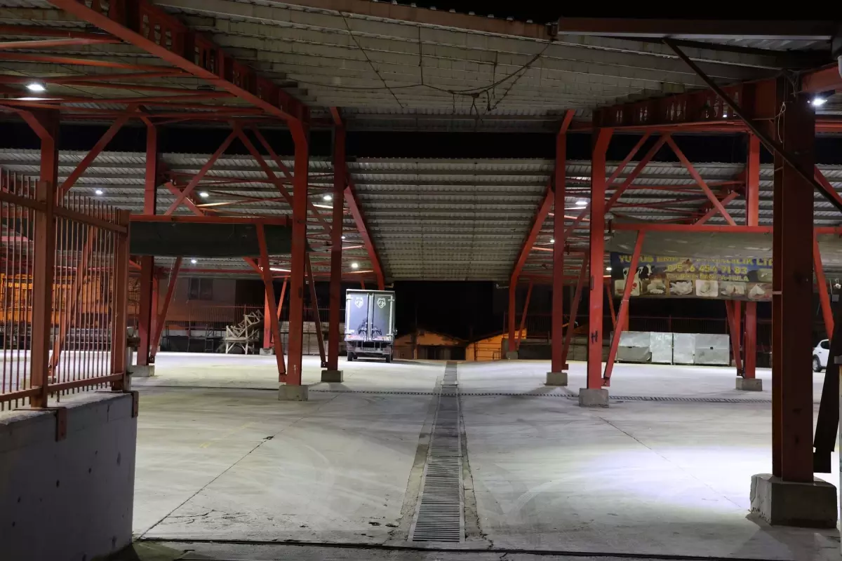 İzmir’de İftar Çadırında Bıçakla Yaralanma Olayı