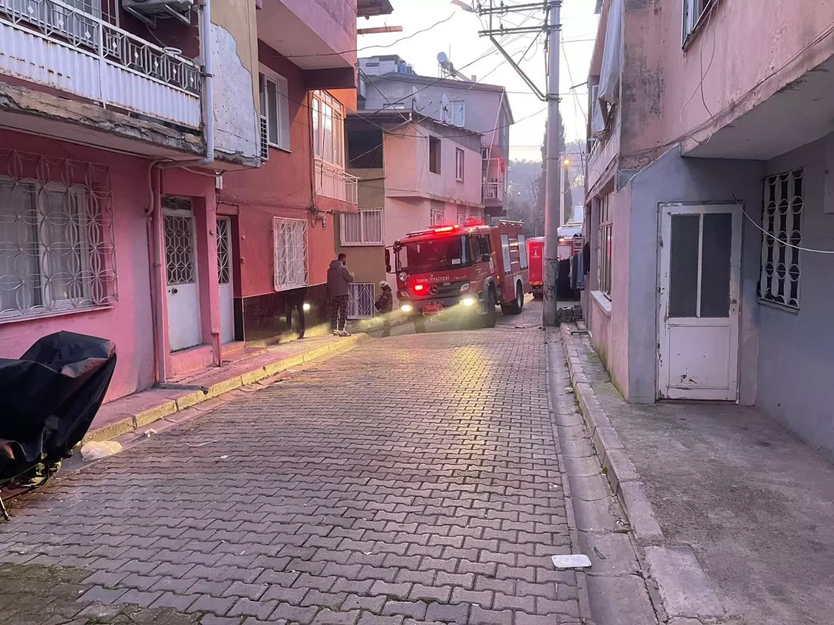 İzmir’de Müstakil Evde Yangın Paniği!