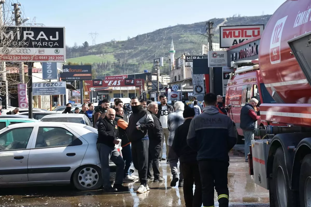 İzmir’de Yedek Parça Dükkanında Yangın Çıktı!