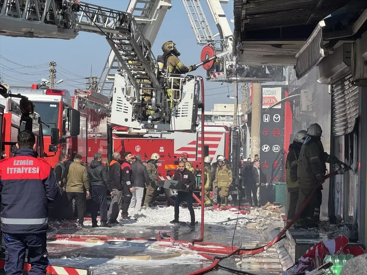 Buca’da Yangın: 2 İş Yeri Zarar Gördü!
