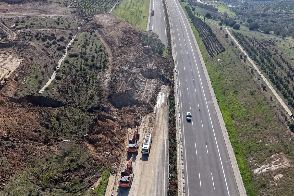 İstanbul-İzmir Otoyolu’nda Heyelan Çalışmaları Devam Ediyor