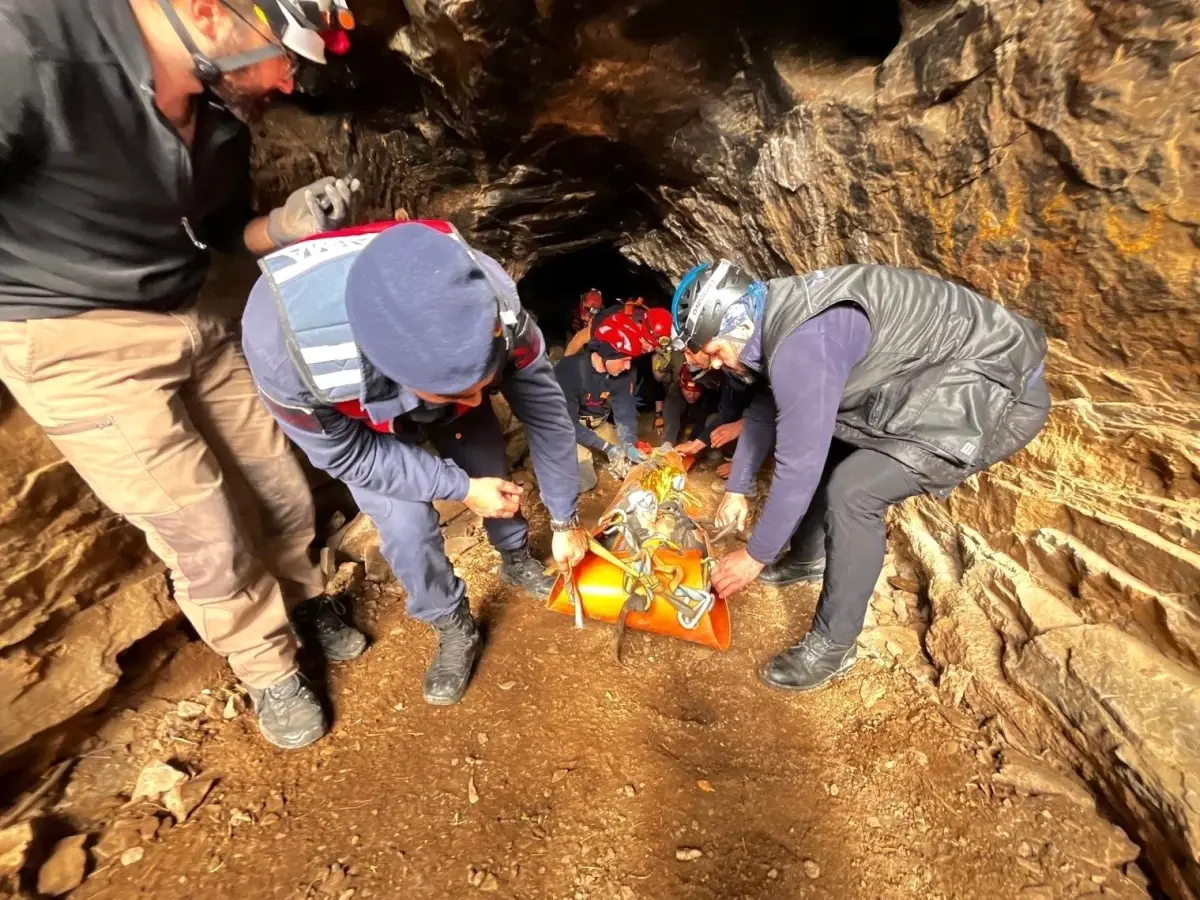 İzmir’de Mağaradan Kurtarma Operasyonu: 9 Saat!