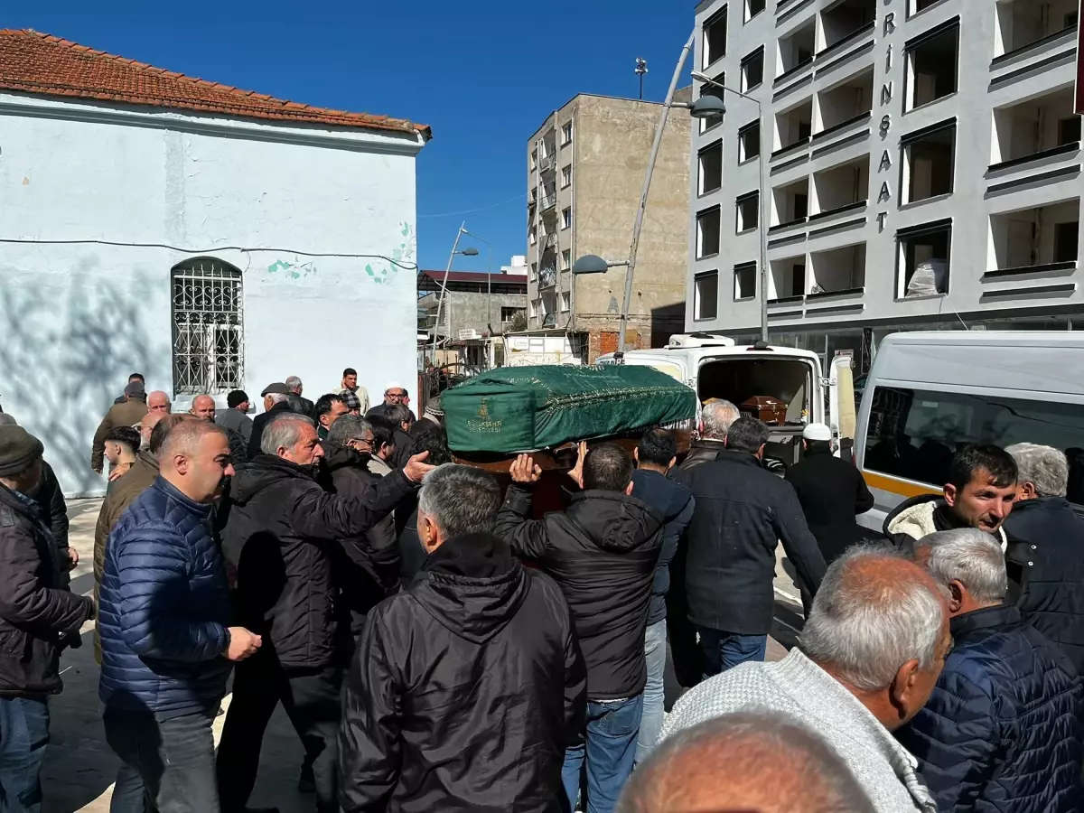 Üç Çocuk Annesi Burcu Tek, Trajik Kaza Sonrası Defnedildi