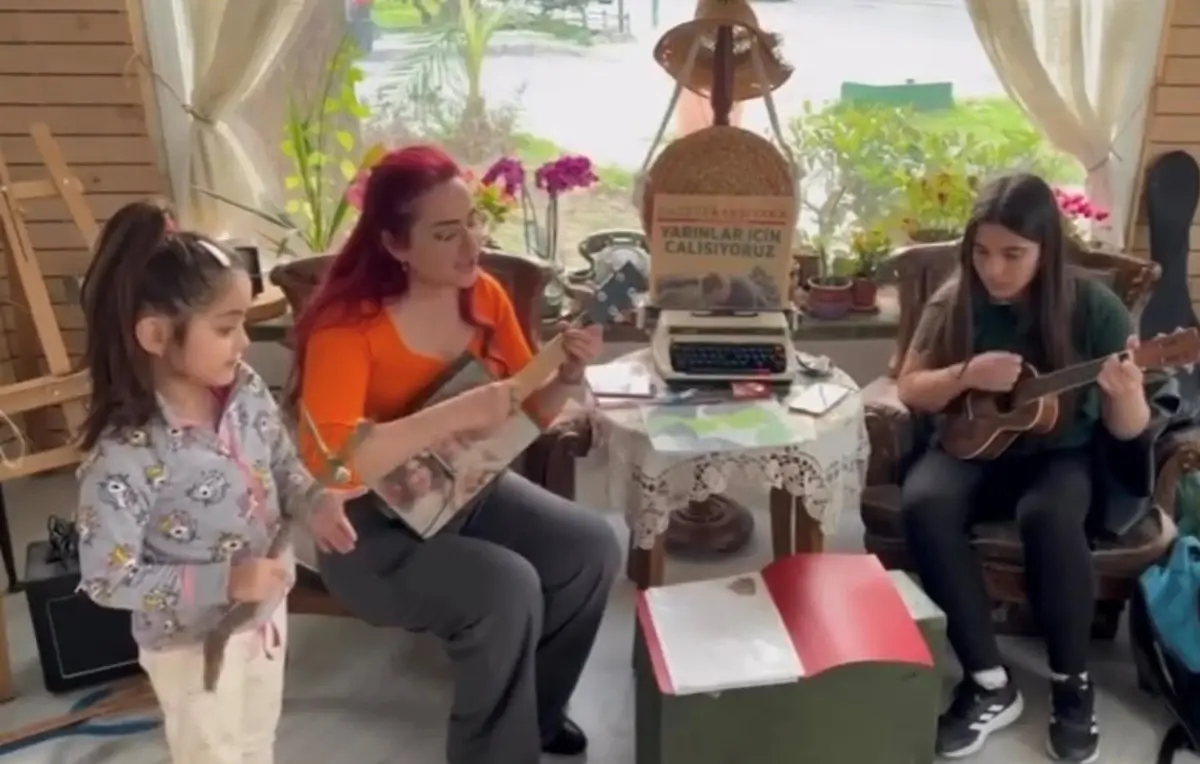 Kadın Usta Burçin Bayar, Kanun Yapımını Yeniliyor