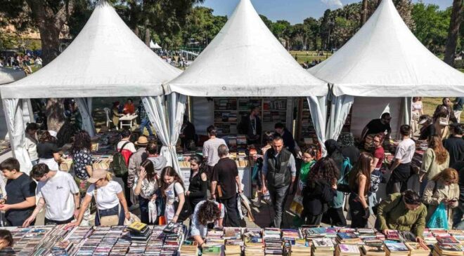 İzmir Kitap Fuarı’nda Edebiyat Coşkusu!
