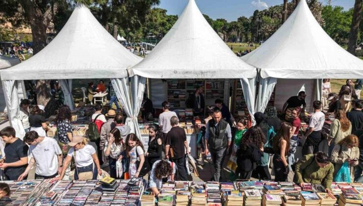 İzmir Kitap Fuarı’nda Edebiyat Coşkusu!
