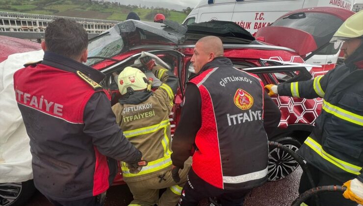 Otoyolda Tırla Çarpışan SUV’de 4 Yaralı!