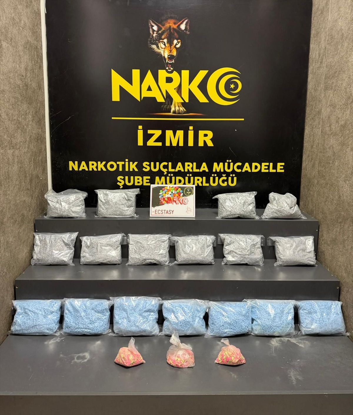 İzmir’de Uyuşturucu Operasyonu: 101 Bin Hap Ele Geçirildi