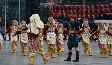 İzmir’de 23 Nisan Coşkusu ve Gelecek Vurgusu