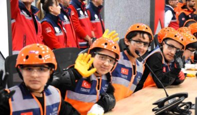 Minik Öğrencilerden Deprem Senaryosu Eğitimi!