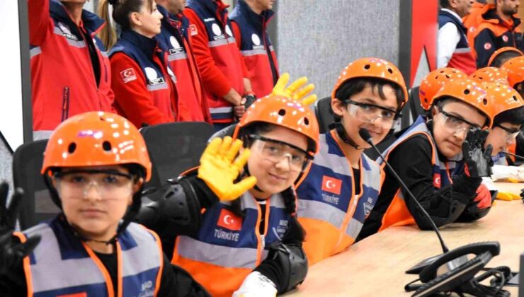 Minik Öğrencilerden Deprem Senaryosu Eğitimi!