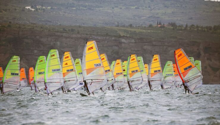 Foça’da Yelken Şampiyonası Coşkusu Başladı!
